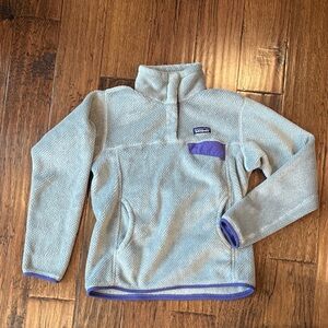 Patagonia Womens size small Light Gray and Purple Fleece Pull Over